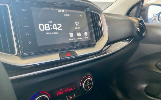 2021 KIA STONIC EX A/T.
