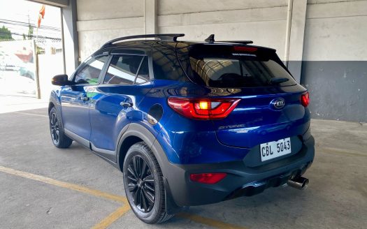 2021 KIA STONIC EX A/T.