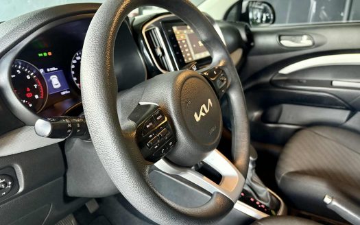 2022 KIA STONIC EX A/T.