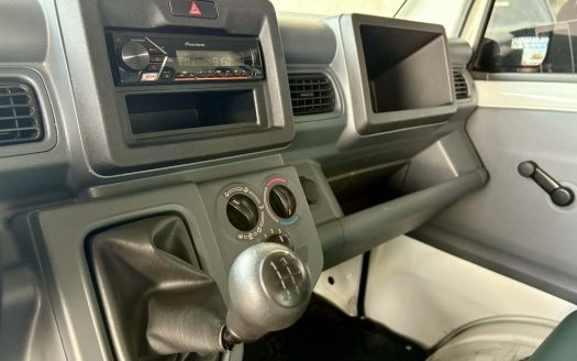 2025 SUZUKI CARRY PASSENGER VAN M/T.