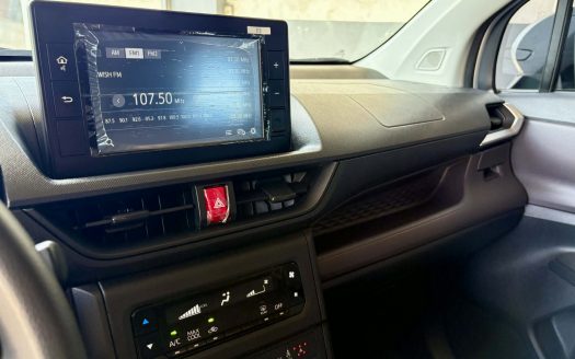 2025 TOYOTA AVANZA E A/T. (BRAND NEW CONDITION).