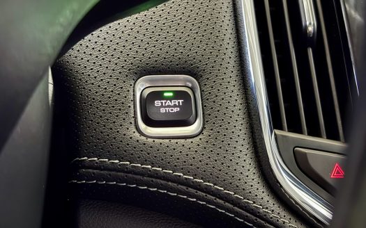 2025 CHEVROLET CAPTIVA PREMIER A/T. (BRAND NEW CONDITION).