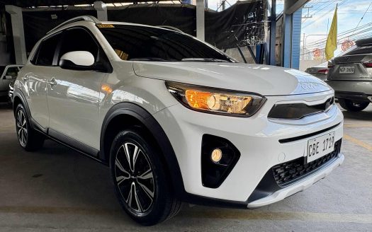 2022 KIA STONIC EX A/T.