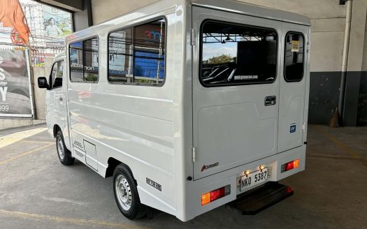 2025 SUZUKI CARRY PASSENGER VAN M/T.