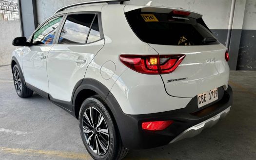2022 KIA STONIC EX A/T.