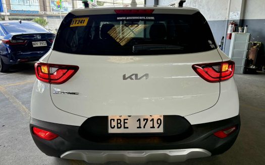 2022 KIA STONIC EX A/T.
