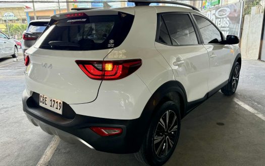 2022 KIA STONIC EX A/T.