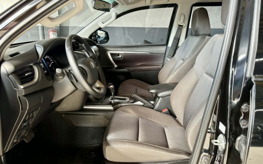 2024 TOYOTA FORTUNER V DIESEL 4X2 A/T. (BRAND NEW CONDITION).