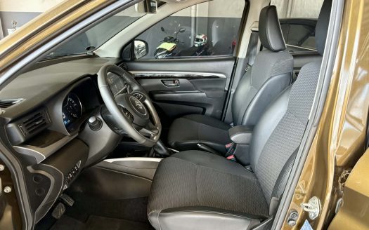 2024 SUZUKI XL7 HYBRID GLX A/T. (BRAND NEW CONDITION).