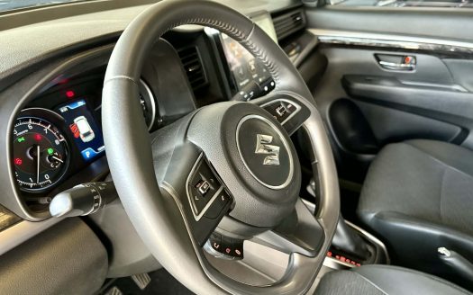 2024 SUZUKI XL7 HYBRID GLX A/T. (BRAND NEW CONDITION).