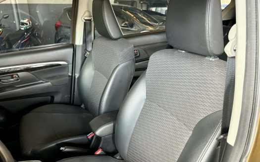 2024 SUZUKI XL7 HYBRID GLX A/T. (BRAND NEW CONDITION).