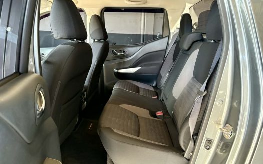 2025 NISSAN NAVARA VE CALIBRE 4X2 A/T. (BRAND NEW CONDITION).