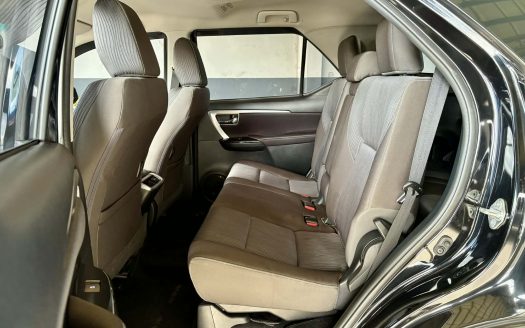 2024 TOYOTA FORTUNER V DIESEL 4X2 A/T. (BRAND NEW CONDITION).