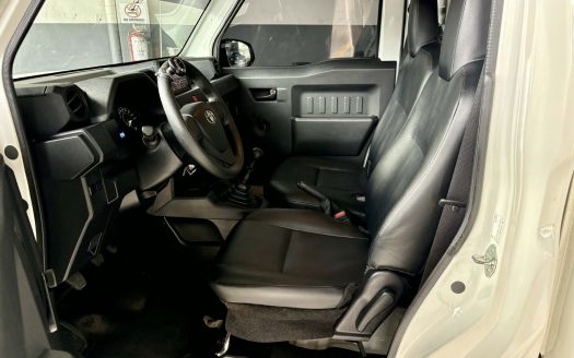 2025 TOYOTA HILUX TAMARAW DIESEL M/T.