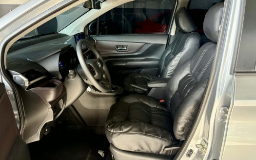 2025 TOYOTA AVANZA E A/T. (BRAND NEW CONDITION).