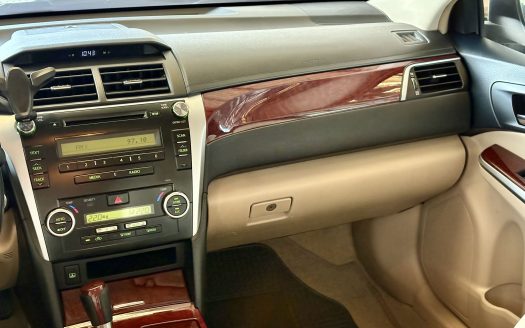 2014 TOYOTA CAMRY 2.5V A/T.