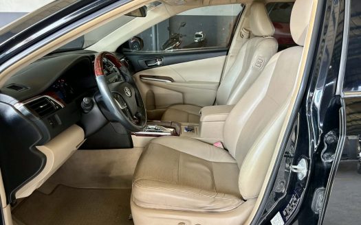 2014 TOYOTA CAMRY 2.5V A/T.