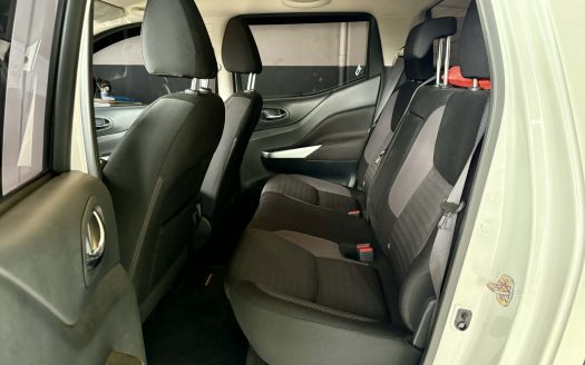 2025 NISSAN NAVARA VE CALIBRE 4X2 A/T. (BRAND NEW CONDITION).