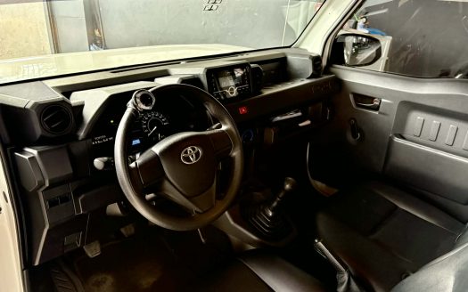 2025 TOYOTA HILUX TAMARAW DIESEL M/T.