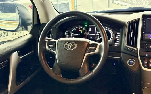 2017 TOYOTA LAND CRUISER 200 VX V8 PREMIUM A/T.