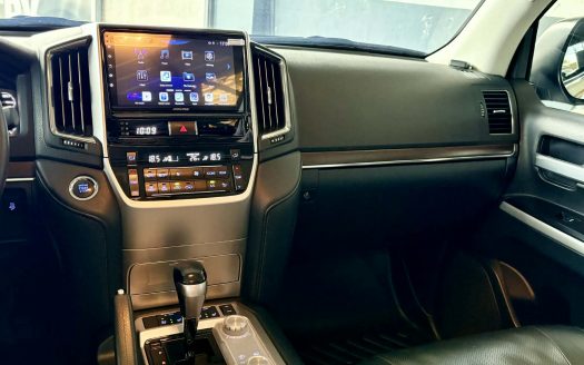 2017 TOYOTA LAND CRUISER 200 VX V8 PREMIUM A/T.