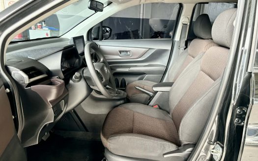 2025 TOYOTA AVANZA E A/T.