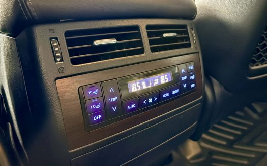 2017 TOYOTA LAND CRUISER 200 VX V8 PREMIUM A/T.