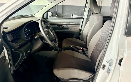 2025 SUZUKI ERTIGA GLX HYBRID A/T. (BRAND NEW CONDITION).