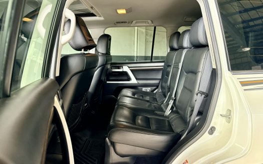 2017 TOYOTA LAND CRUISER 200 VX V8 PREMIUM A/T.