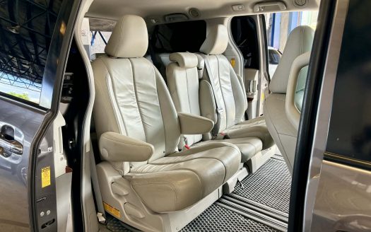 2014 TOYOTA SIENNA XLE A/T.