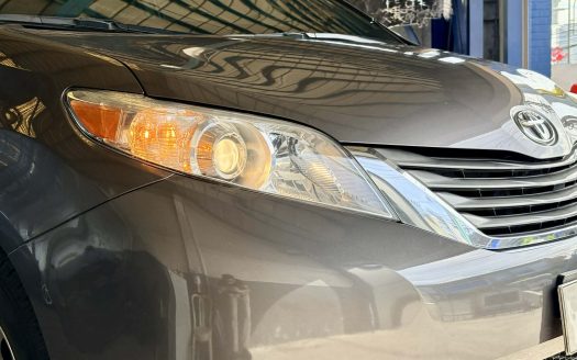 2014 TOYOTA SIENNA XLE A/T.