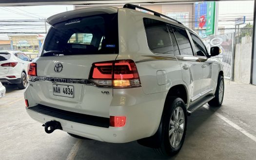 2017 TOYOTA LAND CRUISER 200 VX V8 PREMIUM A/T.