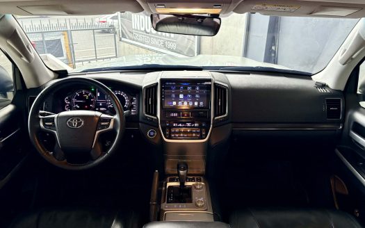 2017 TOYOTA LAND CRUISER 200 VX V8 PREMIUM A/T.